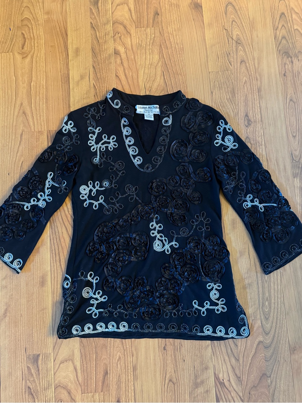 VTG Y2K Lauren Michelle Black Embellished V-Neck Tunic with Floral Appliqué